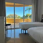 Luxury Elviria Hills - Stunning Views 아파트 마르베야