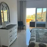 Luxury Elviria Hills - Stunning Views 아파트 마르베야